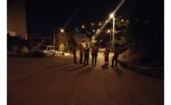 İzmir'de bıçaklı kavga: 2 ağır yaralı 