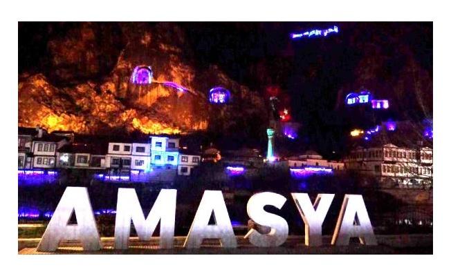 Şehzadeler şehri Amasya'da otizme 'mavi' farkındalık