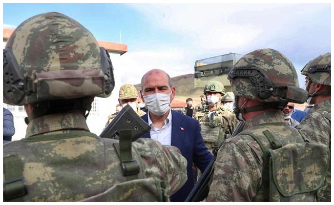 Bakan Soylu, Van'da askeri üs bölgesini ziyaret etti