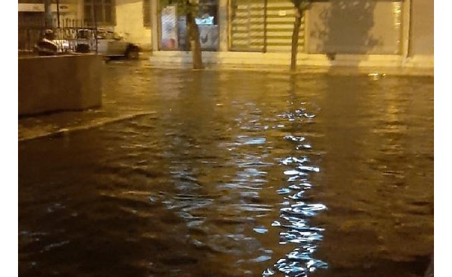 İskenderun’da şiddetli yağış