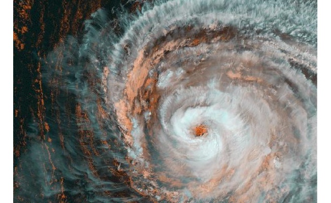 Kanada’yı etkileyen Larry Kasırgası uzaydan görüntülendi