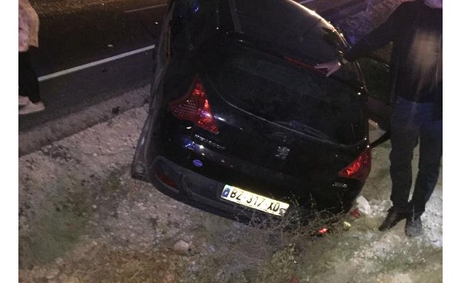 Burdur'da otomobil iş makinesine çarptı: 1 ölü, 4 yaralı