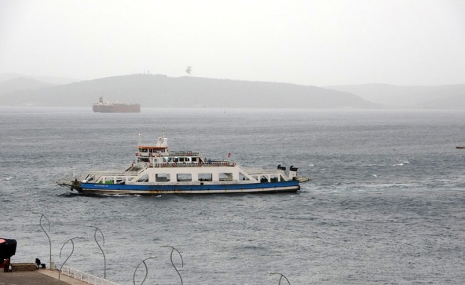 Çanakkale'de feribot seferlerine fırtına iptali