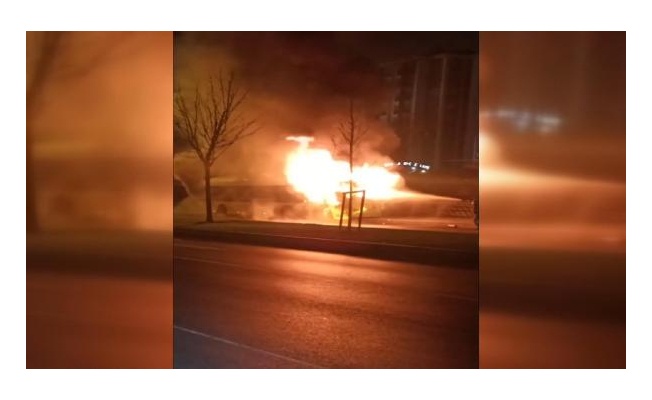 Başakşehir'de İETT otobüsü alev alev yandı