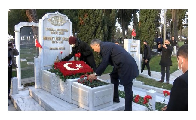 Mehmet Akif Ersoy vefatının 85'nci yılında mezarı başında anıldı