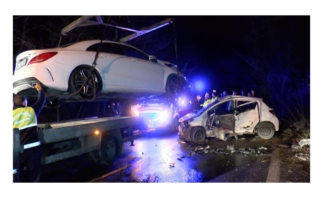 Sarıyer'de iki otomobil çarpıştı: 1'i ağır, 3 yaralı