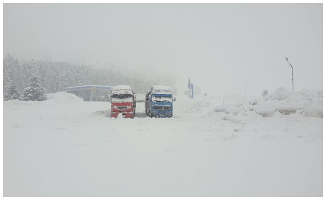 Konya - Antalya yolunda ulaşıma 'kar' engeli