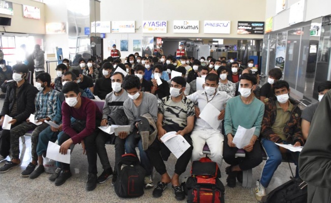227 kaçak göçmen daha ülkesine gönderildi