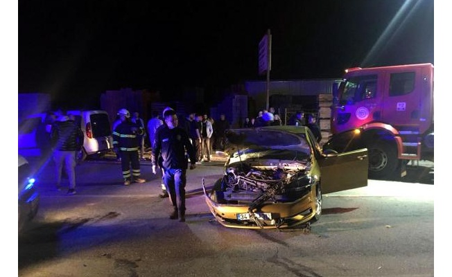Tekirdağ'da otomobil ile hafif ticari araç çarpıştı: 8 yaralı