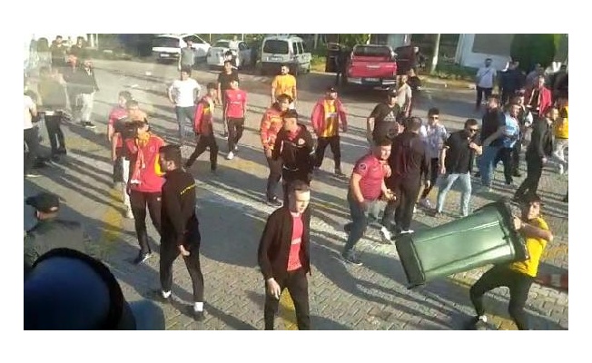 Kupa finaline giden Sivasspor ve Kayserispor taraftarları arasında gerginlik