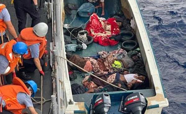 MSB: Libya'da teknede yarı baygın bulunan 17 düzensiz göçmen kurtarıldı