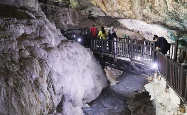Yer altındaki gizli 'Pamukkale'; Kaklık Mağarası