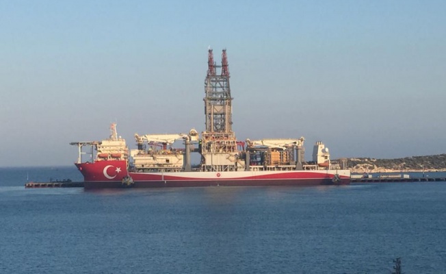 4'üncü sondaj gemisi 'Abdülhamid Han'a Türk bayrağı işlendi