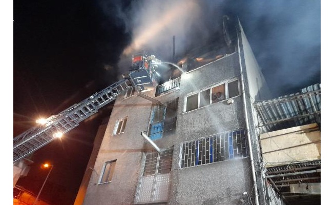 Bayrampaşa'da iş yeri alev alev yandı 