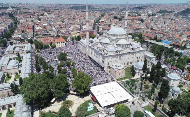 Ustaosmanoğlu'nun cenazesi; Fatih Camii'ndeki yoğunluk havadan görüntülendi