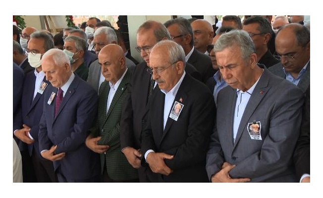 Kılıçdaroğlu, CHP Sözcüsü Öztrak'ın annesinin cenazesine katıldı