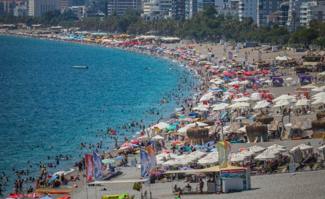 Antalya'da deniz, havadan sıcak