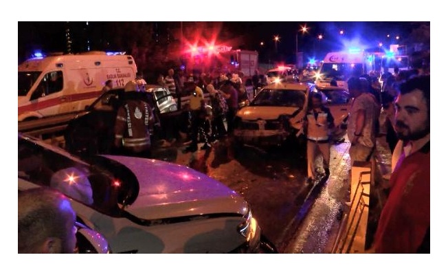Beşiktaş’ta, otomobil taksiye çarptı: 7 yaralı
