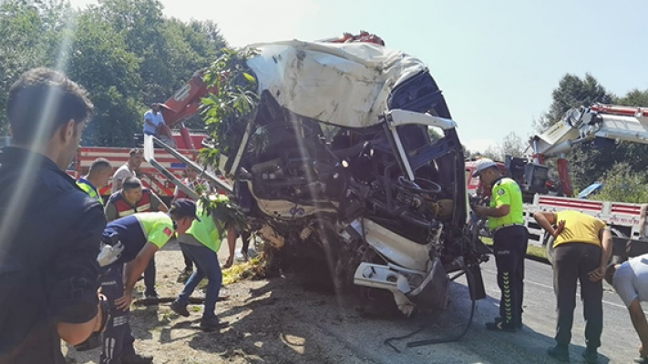 Bursa'da tur otobüsü devrildi: 5 ölü, 38 yaralı 