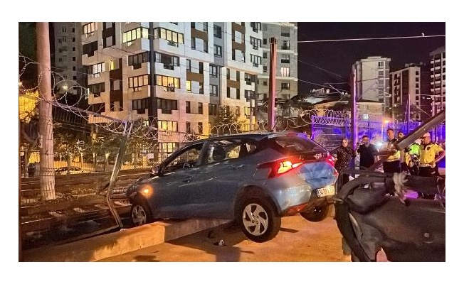 Kadıköy'de otomobil marmaray hattına girdi