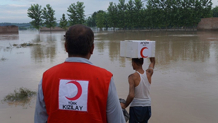 Kızılay’dan Pakistanlı selzedeler için acil insani yardım