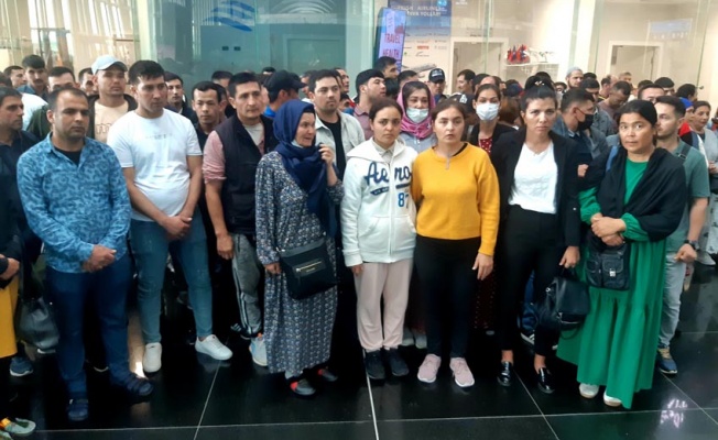 Ülkelerine dönmek isteyen Türkmenistan vatandaşları yetkililerden yardım bekliyor