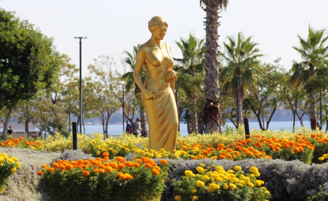 Altın Portakal'ın simgesi 'Venüs' heykelleri, Antalya caddelerinde