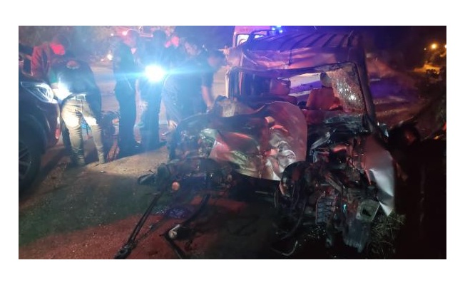 Amasya'da hafif ticari araçla yolcu otobüsü çarpıştı: 2 ölü, 8 yaralı