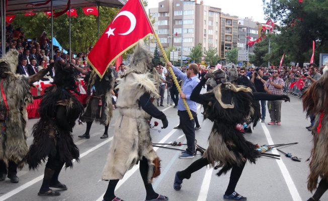 Balıkesir'in 100'üncü kurtuluş yıl dönümünde 'Tülütabak'lardan meydan gösterisi