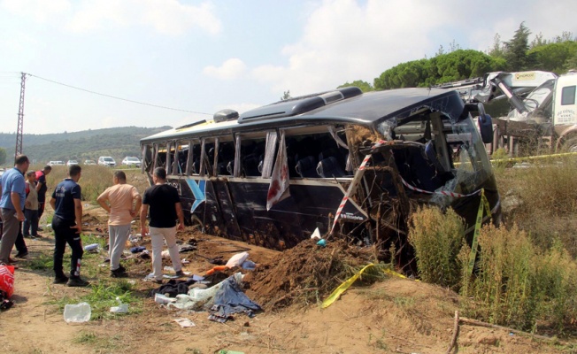 Çanakkale'de tur otobüsü devrildi: 1 ölü, 54 yaralı