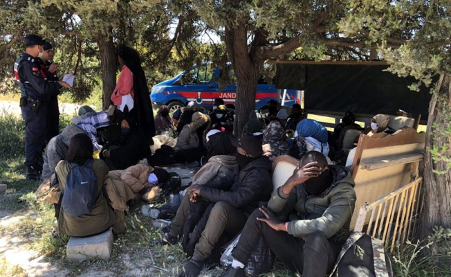 İzmir'de 1 haftada 343 kaçak göçmen ve 6 organizatör yakalandı