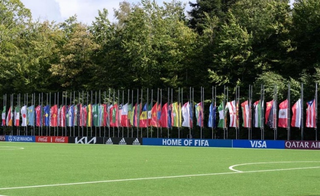 Endonezya'daki stadyum felaketi sonrası FIFA merkezinde bayraklar yarıya indirildi