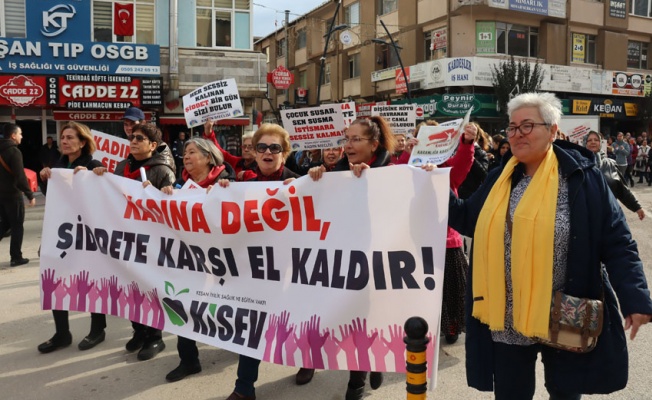 Edirneli kadınlardan şiddete karşı yürüyüş