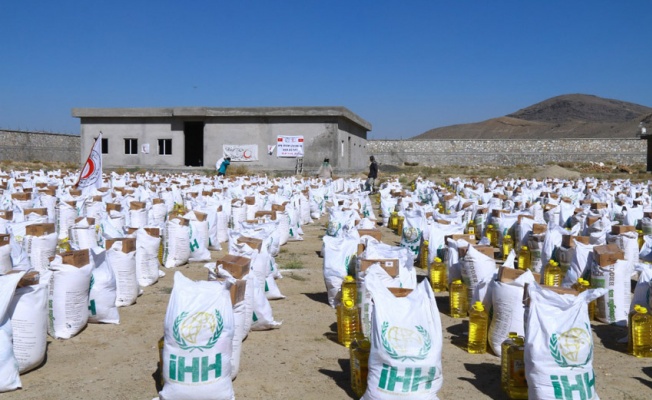 İHH, Afganistan'da 10 bin aileye gıda kolisi yardımı yaptı