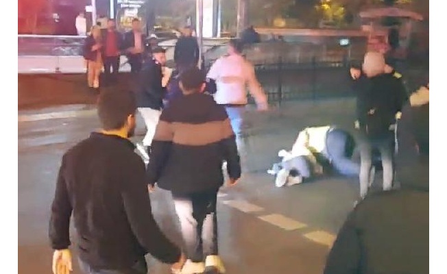 Kadıköy’de taksi durağında sıra kavgası 