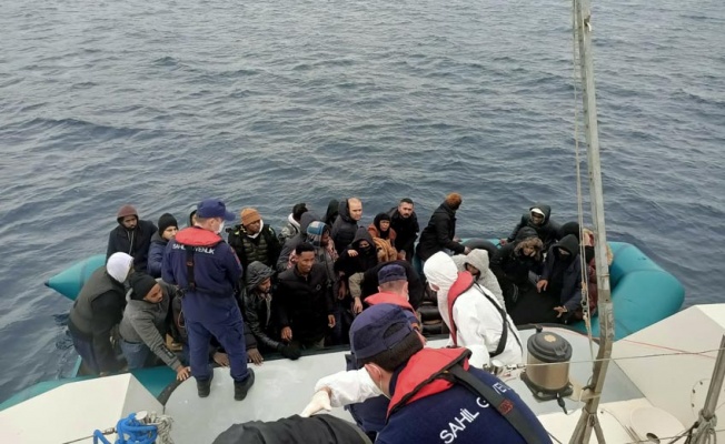 Kuşadası açıklarında 38 kaçak göçmen ile 4 Türk vatandaşı kurtarıldı