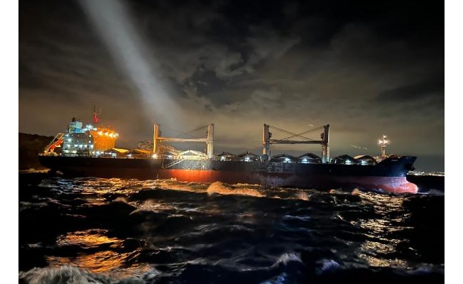 Marmara denizinde tahıl gemisi karaya oturdu