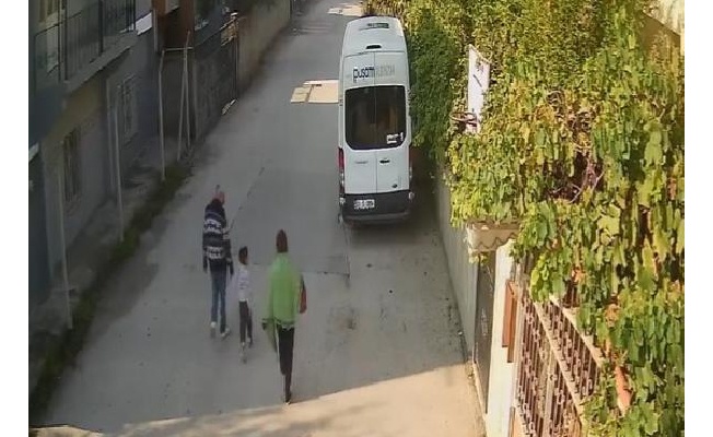 Sokakta oynarken kaçırılan otizmli çocuğu polis buldu: 2 gözaltı