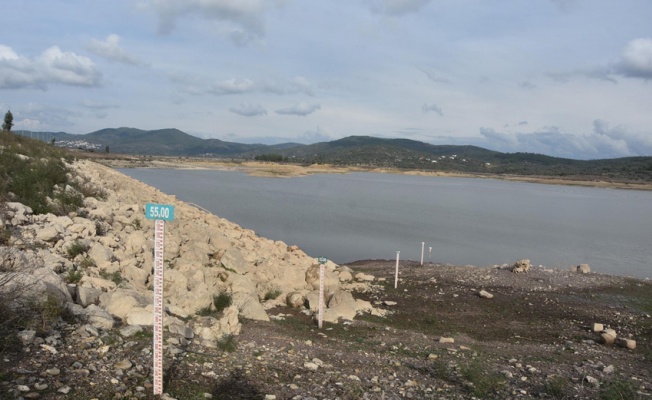 Bodrum barajlarında su seviyesi düştü; eski İzmir kara yolu gün yüzüne çıktı