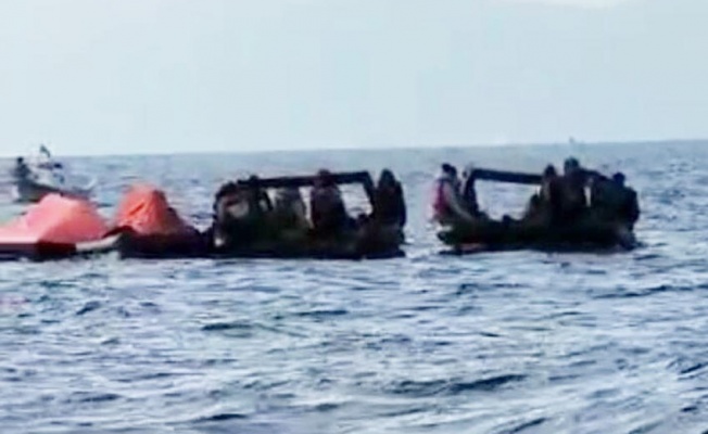 Yunanistan'ın denize bıraktığı göçmenler kurtarıldı