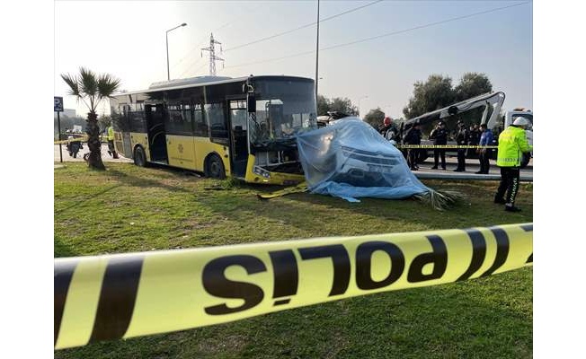 Aydın'da halk otobüsü ile cipin çarpıştığı kazada 1 kişi öldü, 4 kişi yaralandı