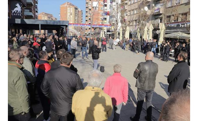 Sırplar, Kosova’nın kuzeyinde Sırbistan Cumhurbaşkanı karşıtı gösteri düzenledi