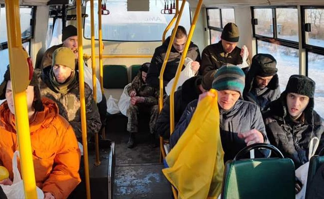 Ukrayna ile Rusya arasında yapılan esir değişiminde 100 asker serbest bırakıldı