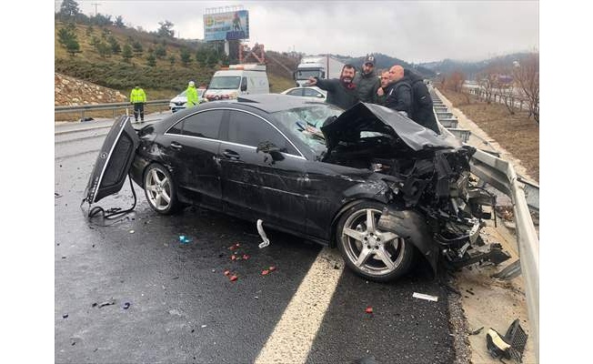 Bursa'da zincirleme trafik kazasında 4 kişi öldü, 6 kişi yaralandı