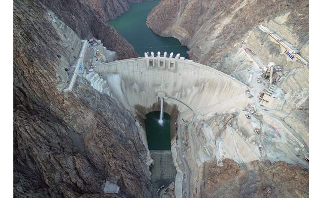 Yusufeli Barajı ve HES'te su seviyesi 74 metreye ulaştı