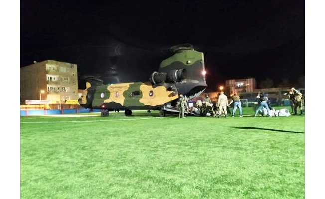 Adıyaman'da depremzedelere helikopterle çadır ulaştırıldı
