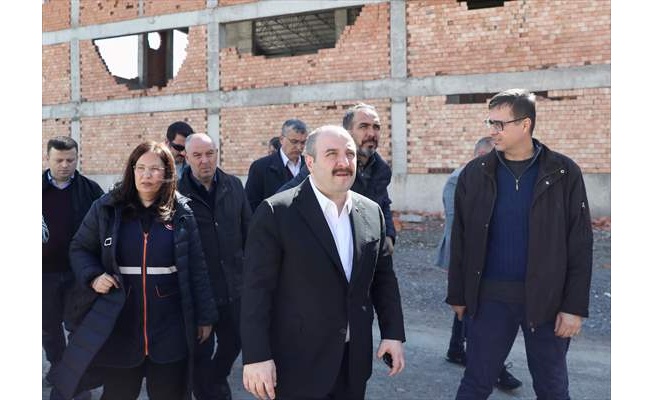 Bakan Varank, Kahramanmaraş'ta ziyaretlerde bulunup esnafın sorunlarını dinledi