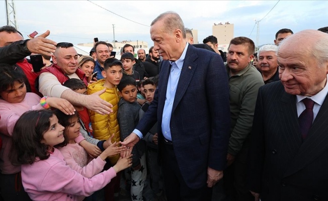 Cumhurbaşkanı Erdoğan Kırıkhan, Samandağ ve Defne'de depremzedeleri ziyaret etti