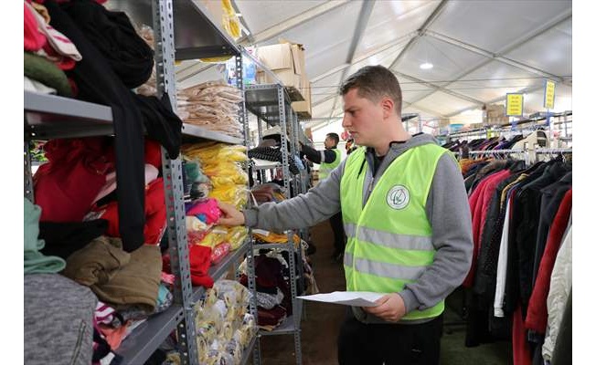 Gaziosmanpaşa Belediyesi sosyal market ile depremzedelerin ihtiyaçlarını karşılıyor