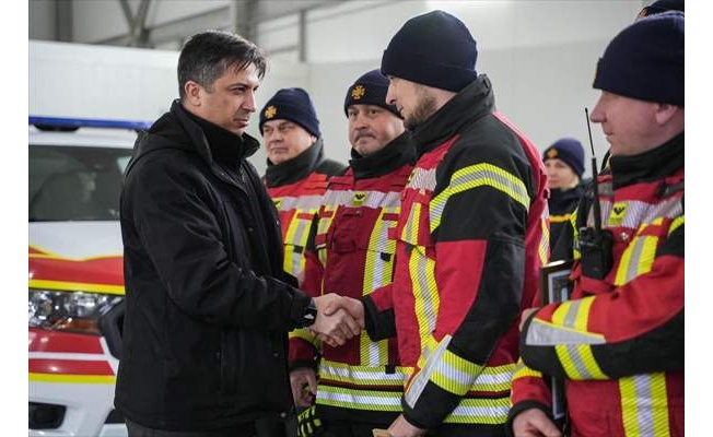 Türkiye'de deprem bölgesinde görev yapan Ukraynalı ekibe devlet nişanı verildi